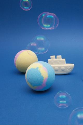 Colouring and soothing bath bombs - Cosmic